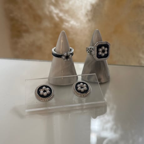 2512RG0690  / Pearl Flower Square Design Ring （Silver）