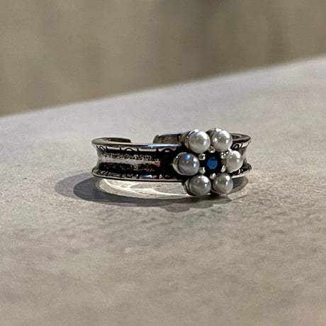 2402RG0390 / Pearl Flower Small Design Ring （Silver）