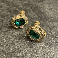 2302_ER0130 / Green Bijou Square Design Clip Earings（Gold/Green）