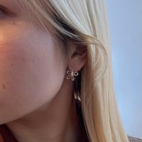 2510PR0822 / Flower motif hoop Pierce（Silver）
