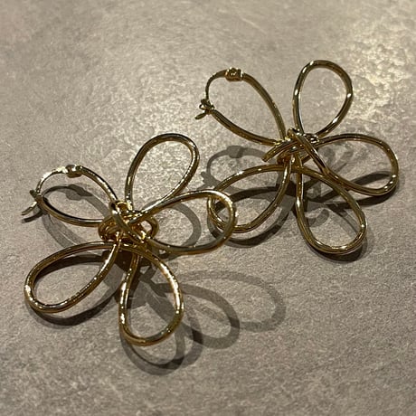 2503PR0769 / Flower twist hoop Pierce（Gold)