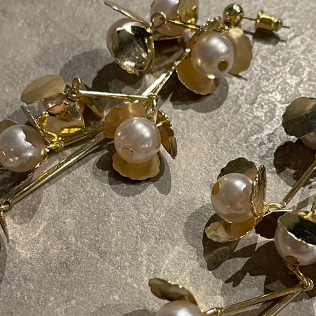 2501PR0744 / Metal pearl long tassel studs pierce（Gold）