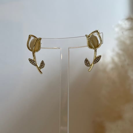 2311PR0615 / Tulip motif pierce（Gold）