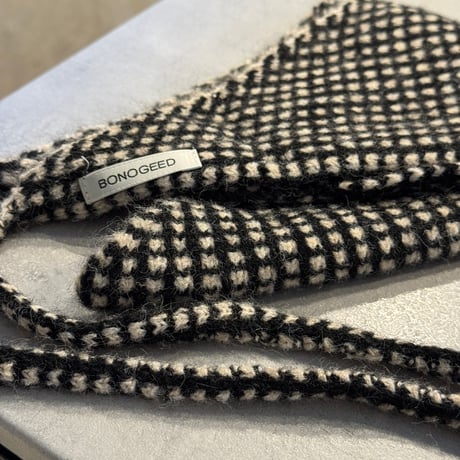 2512GS059(S)/ Knit triangle scarf（Black）