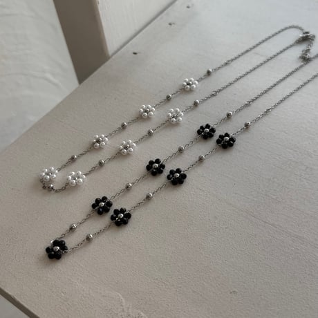 2603NC0380 / Beads Flower Necklace（Silver/ Black）