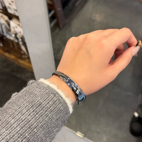 2501BR0066 / Asymmetry line Bangle（Silver）