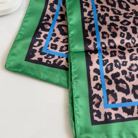 2604GS065(S)/ Satin pattern scarf（Leopard）