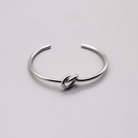 2408BR0055／Metal Knot Twisted Bangle（Silver）