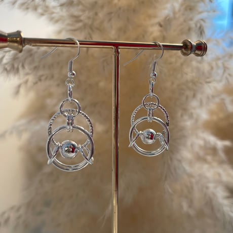 2404PR0701 / Irregular circle connect ball Pierce（Silver）