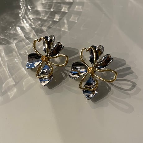 2311PR0610 /  Bi-color Flower motif Pierce（Silver）