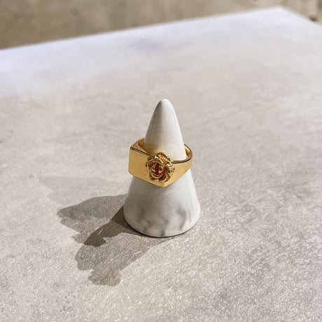 Side rose motif square ring（Gold） / 2210-RG0212