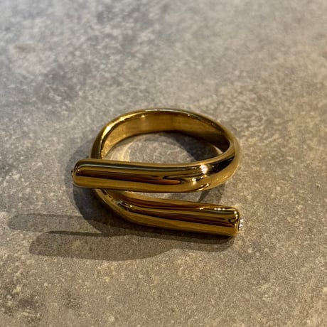 2501RG0568 / Cross line design ring（Gold）