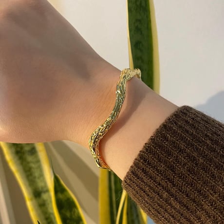 2401BR018 / Craft wave irregular bangle（Gold）