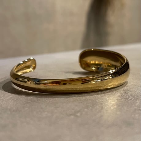 2501BR0066 / Asymmetry line Bangle（Gold）