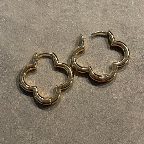2505PR0777 / Flower shape hoop Pierce（Gold）