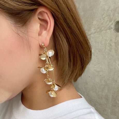2501PR0744 / Metal pearl long tassel studs pierce（Gold）