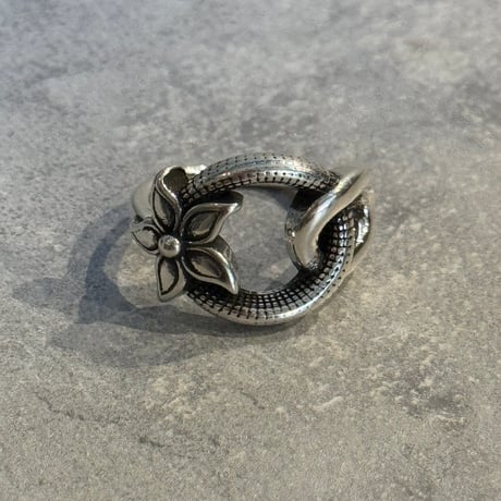 2512RG0718 / Oval Flower Snake ring（Silver）