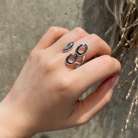 2511RG0686 / Oval circle asymmetry Ring（Silver）