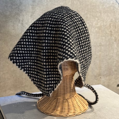 2512GS059(S)/ Knit triangle scarf（Black）