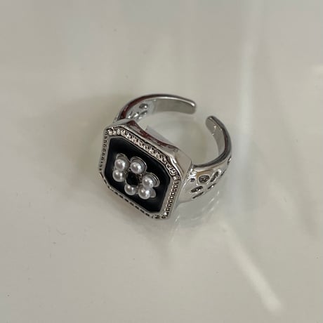 2512RG0690  / Pearl Flower Square Design Ring （Silver）