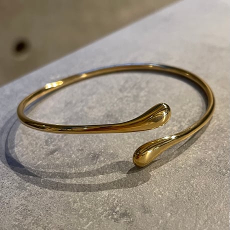2510BR0102 / Drop twist Bangle（Gold）