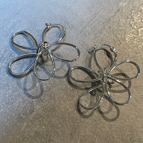 2503PR0769 / Flower twist hoop Pierce（Silver)