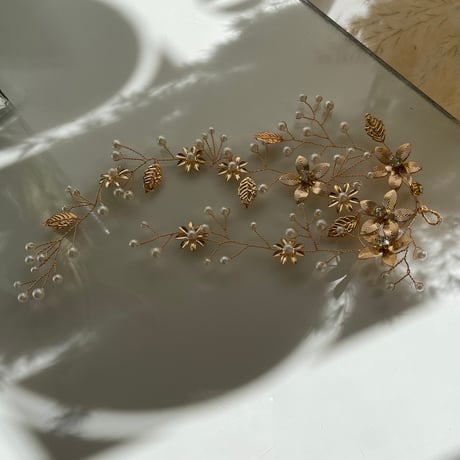 2402HA0068 / Pearl flower Hair band （Gold）