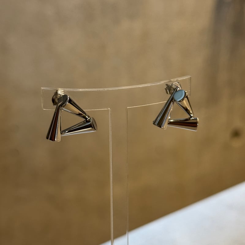 アクセサリー A&G Stud Pyramid Pierce Tilda's Bow Pear Shape Diamond Stud Earrings, White Gold - Graff