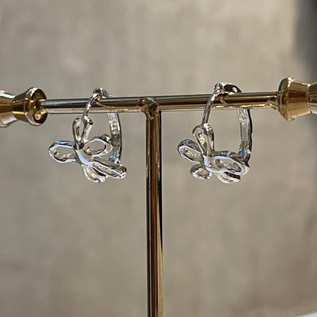 2510PR0822 / Flower motif hoop Pierce（Silver）