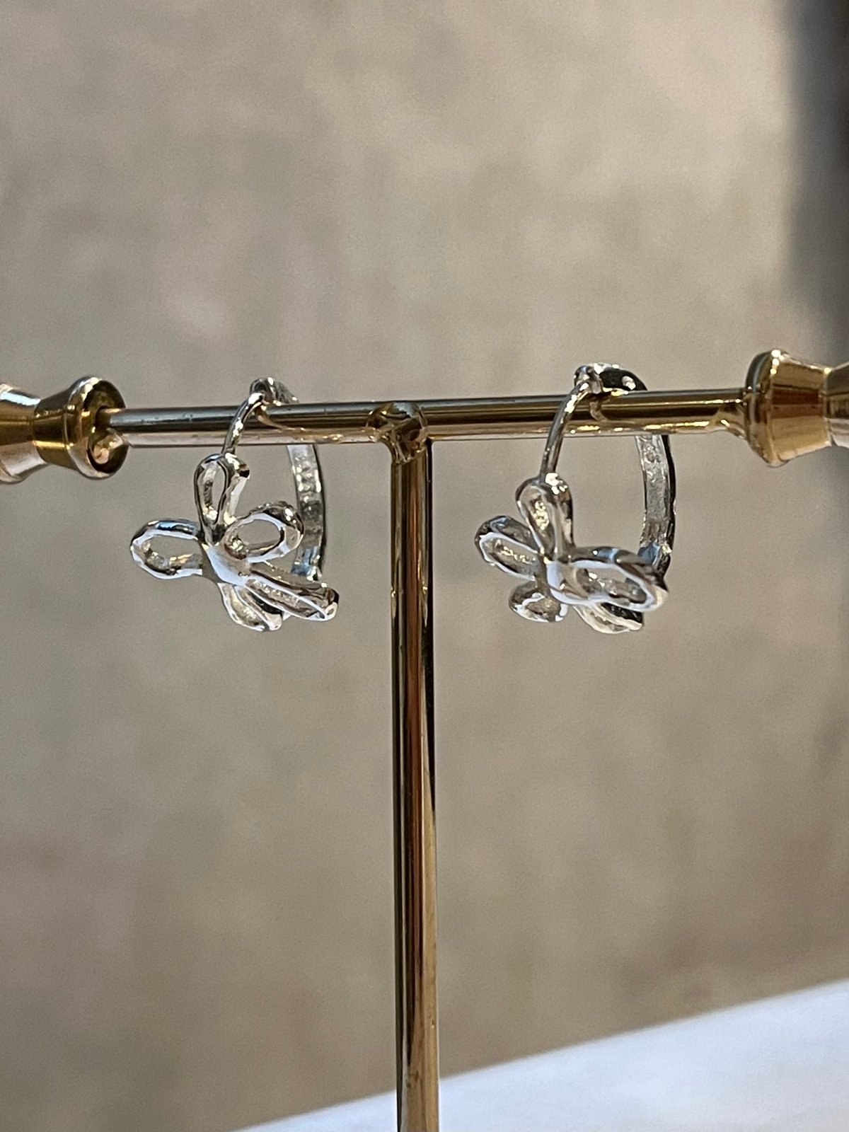 2510PR0822 / Flower motif hoop Pierce（Silver） |