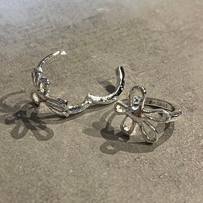 2510PR0822 / Flower motif hoop Pierce（Silver） |