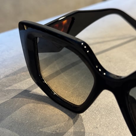 SE25SG_CA022（S）/ Square Cat's eye Sunglasses (Black.Demi/Green gradation）