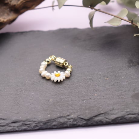 magnet Pearl Flower Earcuff （Pearl） / EC062