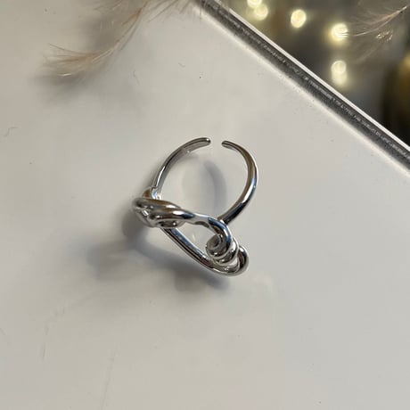 2403RG0423 / Irregular twist ring（Silver）