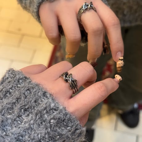 2501RG0567 / Irregular twist line ring（Silver）