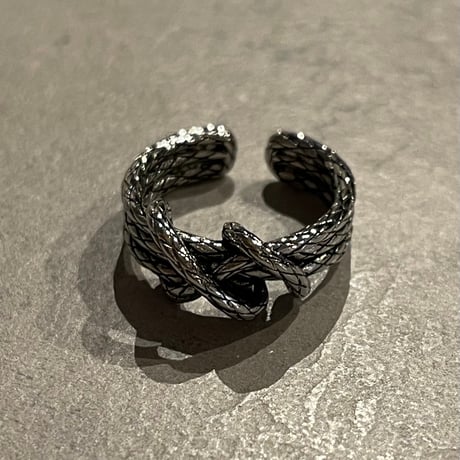 2501RG0567 / Irregular twist line ring（Silver）
