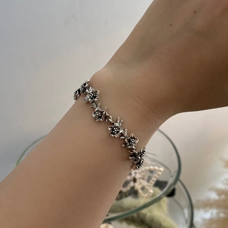 2505BR0082 / Flower motif Antique bracelet （Silver）