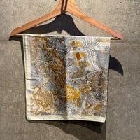 2501GS037(S)/ vintage flower print scarf（White/flower）