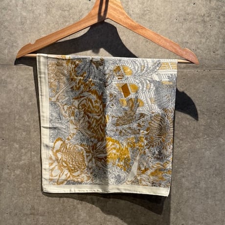 2501GS037(S)/ vintage flower print scarf（White/flower）