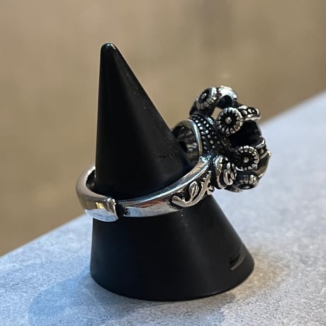 2510RG0687 / Flower Black stone Ring（Silver）
