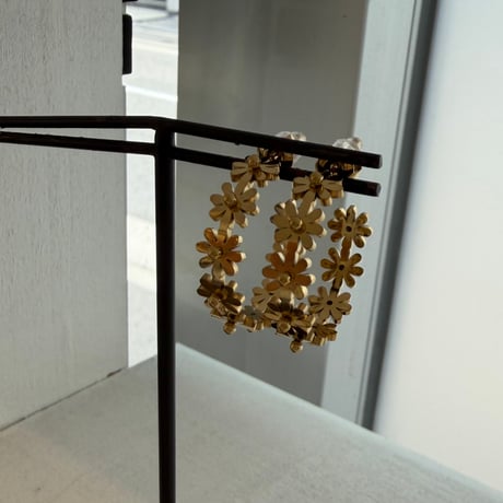 2603PR0841 / Flower hoop pierce（Gold）
