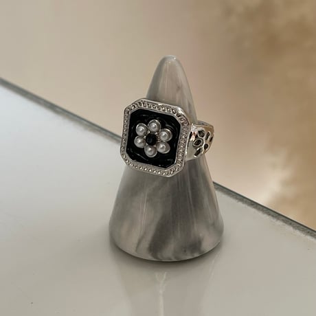 2512RG0690  / Pearl Flower Square Design Ring （Silver）