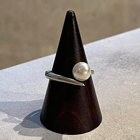 2410RG0525 / Asymmetry pearl bar ring（Silver）