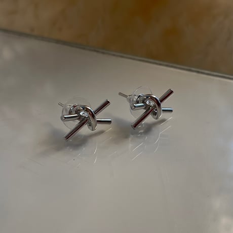 2404PR0695 / Mini knot cross Pierce（Silver）