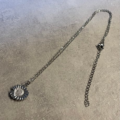 2509NC0358 / Flower motif charm Necklace（Silver）