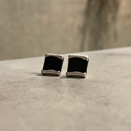 2403PR0673 / Square black stone Pierce