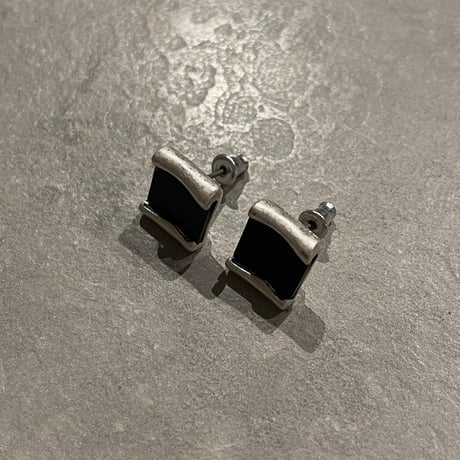 2403PR0673 / Square black stone Pierce