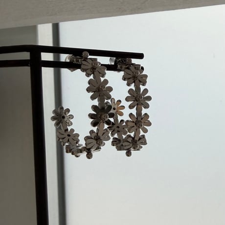 2603PR0841 / Flower hoop pierce（Silver）
