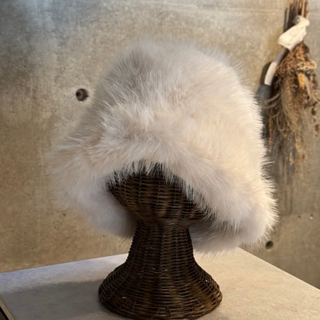 2409HW0050(S)/ Volume fur hat #2（Ivory）