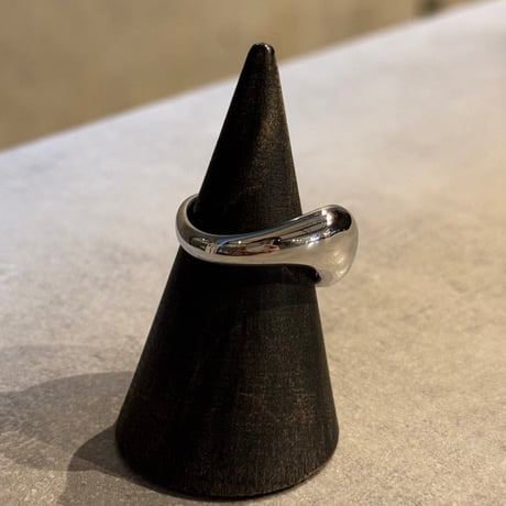 2412RG0551 / volume  curve ring（Silver）